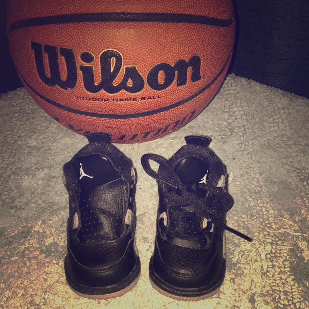 Black and grey 4c Jordan 4’s